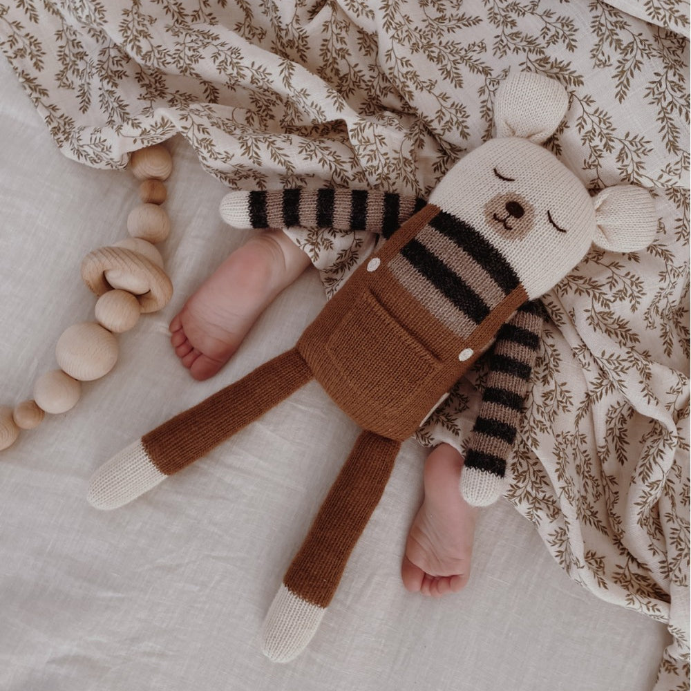 Accessoires - Grand Doudou Ours Polaire | salopette noisette - Main Sauvage