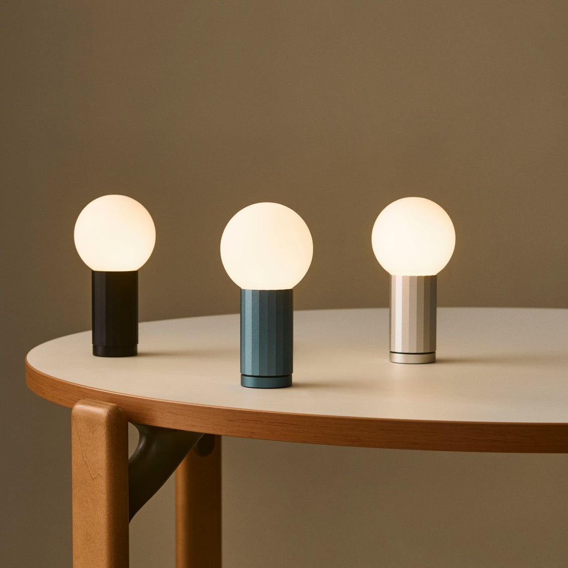 Accueil - Glass Globe | Turn On Lamp - HAY