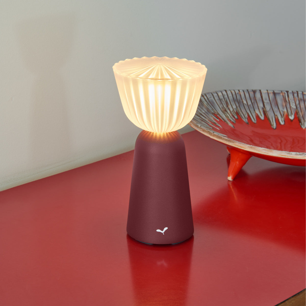 Accueil - Lampe sans fil| Swiing | Cerise noir - H20 |Fermob