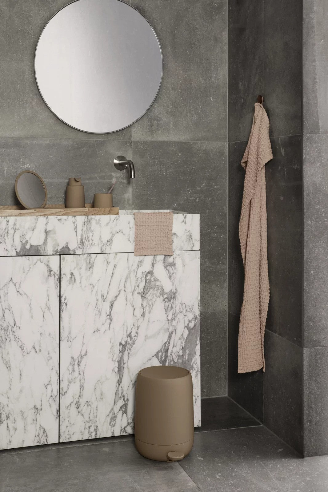 Accueil - Produit Neuf |Poubelle 5L | Sono - Blomus | Remisé