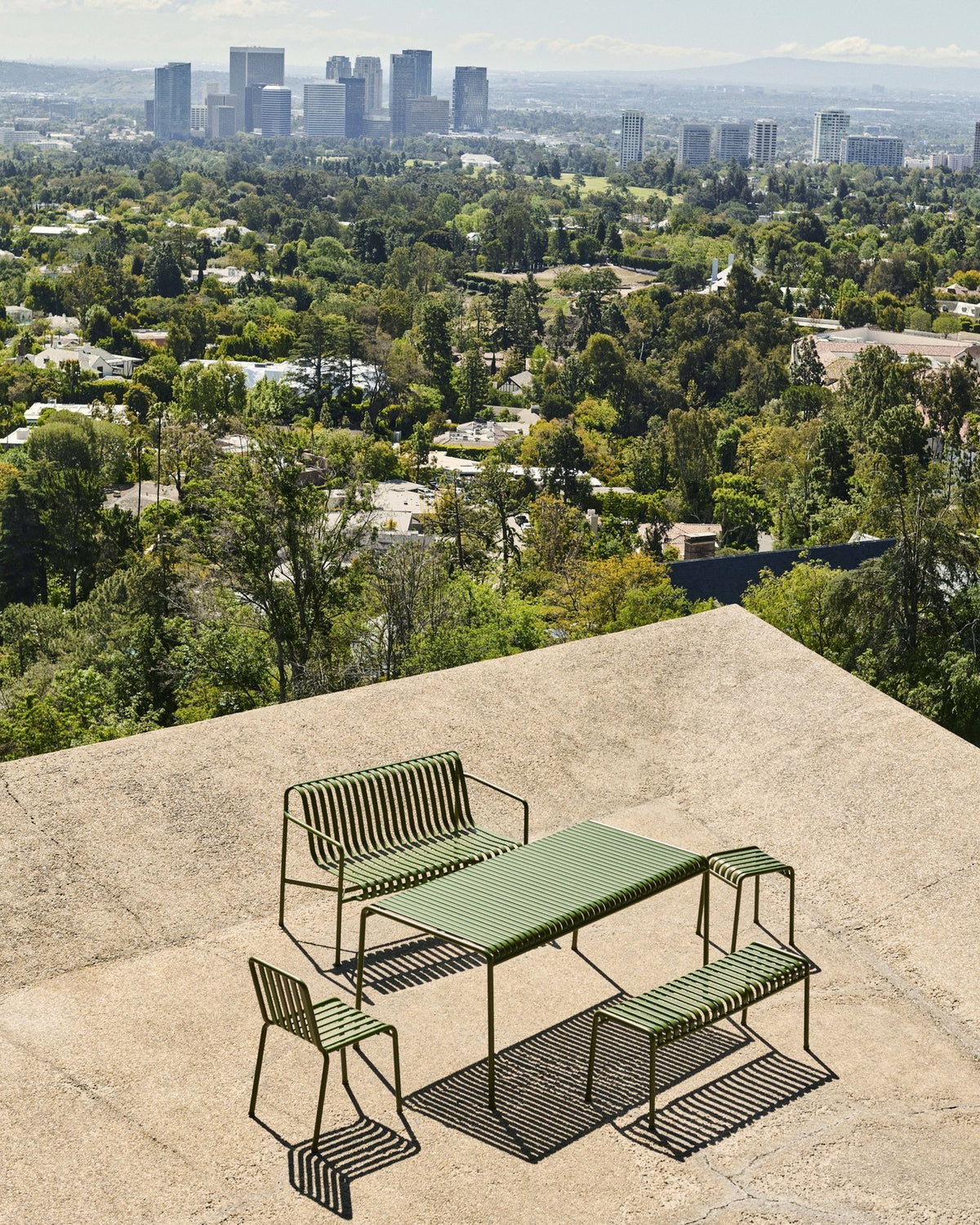 Bancs - Banc avec accoudoirs | Palissade | Dining - HAY