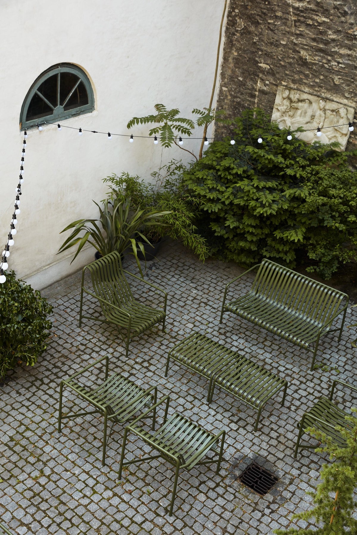 Bancs - Banc avec accoudoirs | Palissade | Dining - HAY
