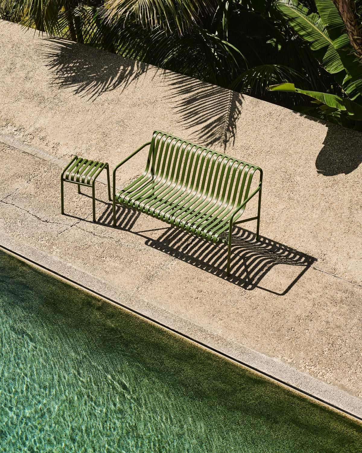Bancs - Banc avec accoudoirs | Palissade | Dining - HAY