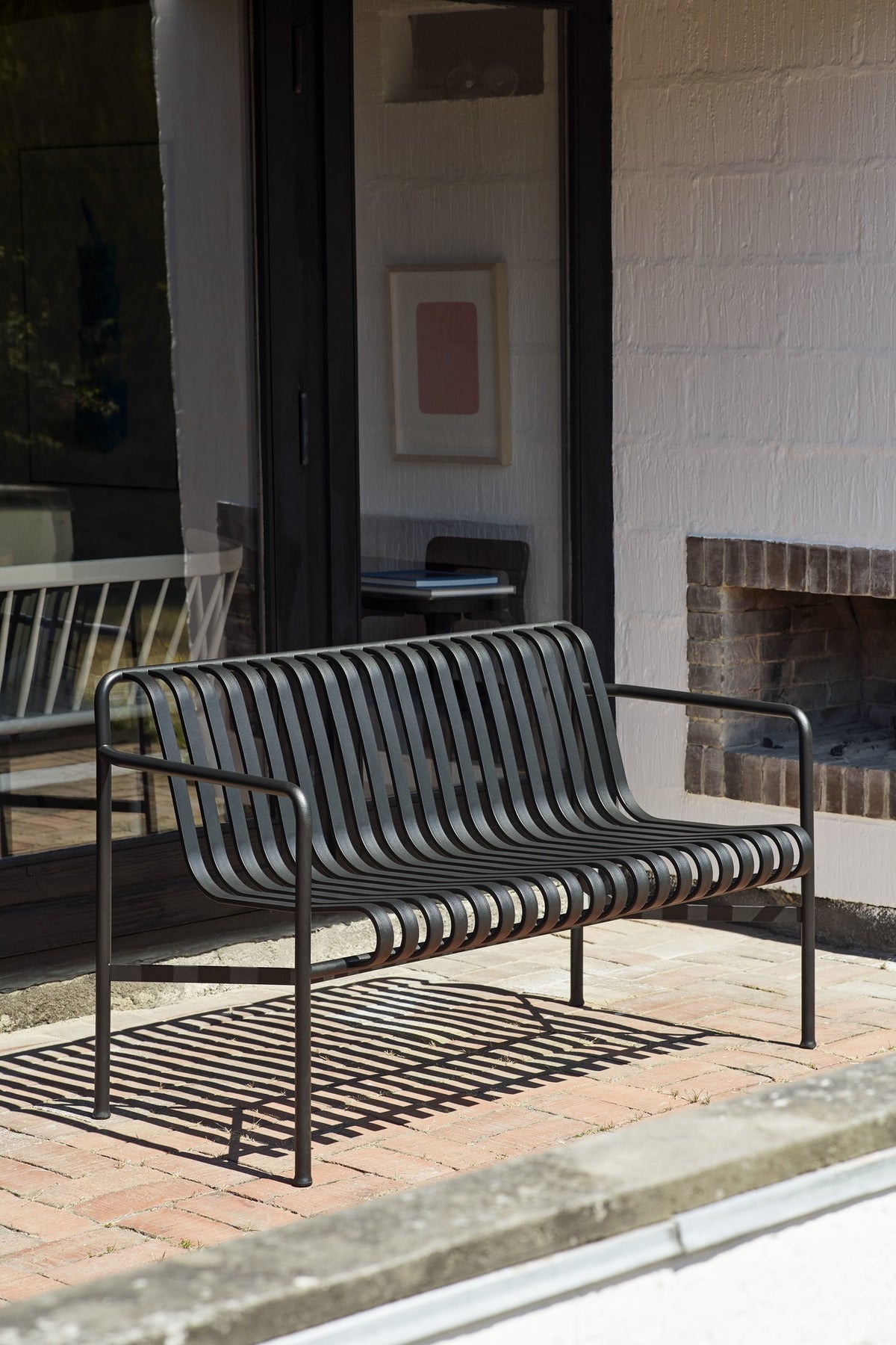Bancs - Banc avec accoudoirs | Palissade | Dining - HAY