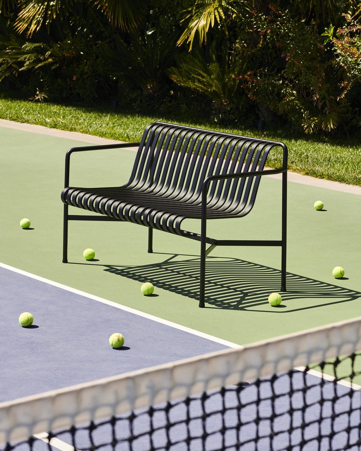 Bancs - Banc avec accoudoirs | Palissade | Dining - HAY