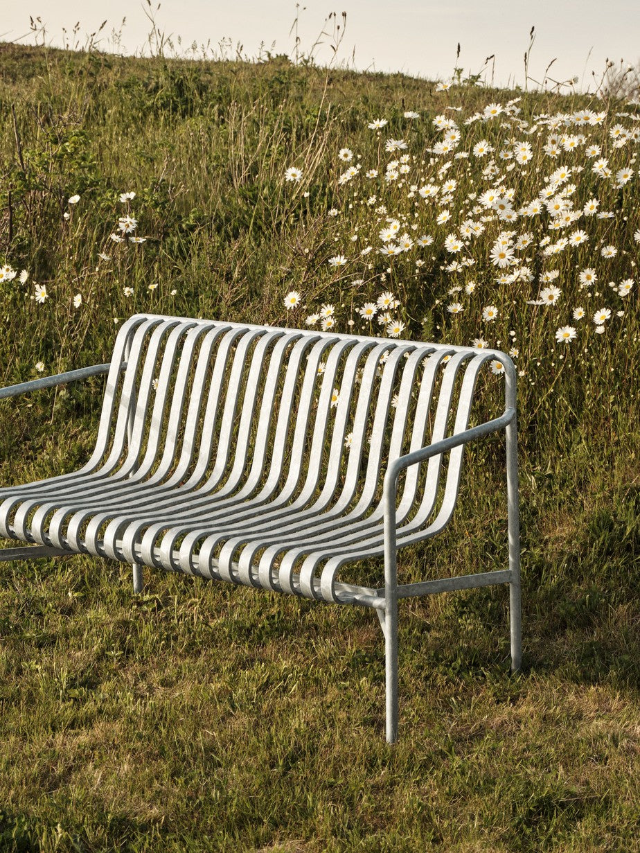 Bancs - Banc avec accoudoirs | Palissade | Dining - HAY