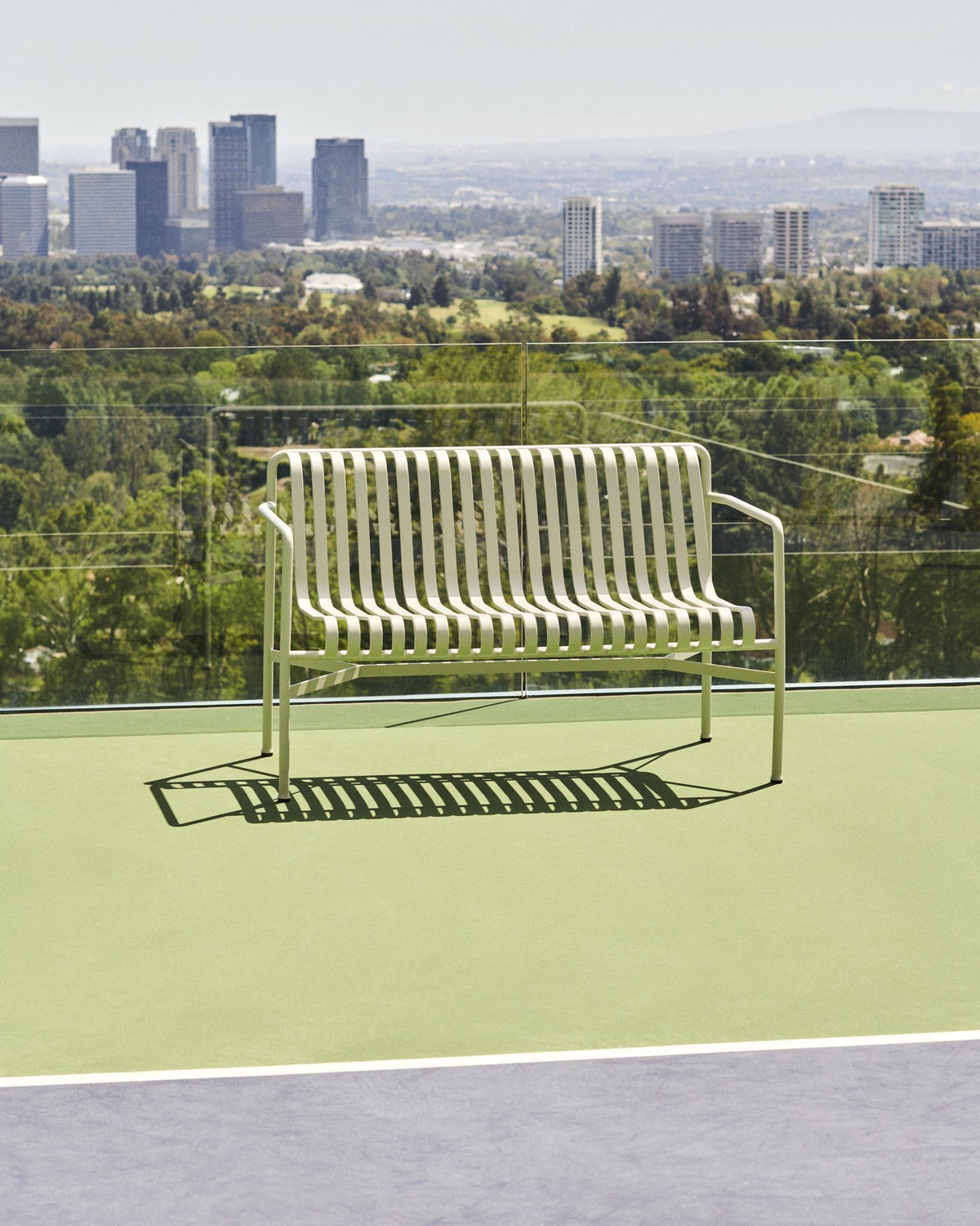 Bancs - Banc avec accoudoirs | Palissade | Dining - HAY