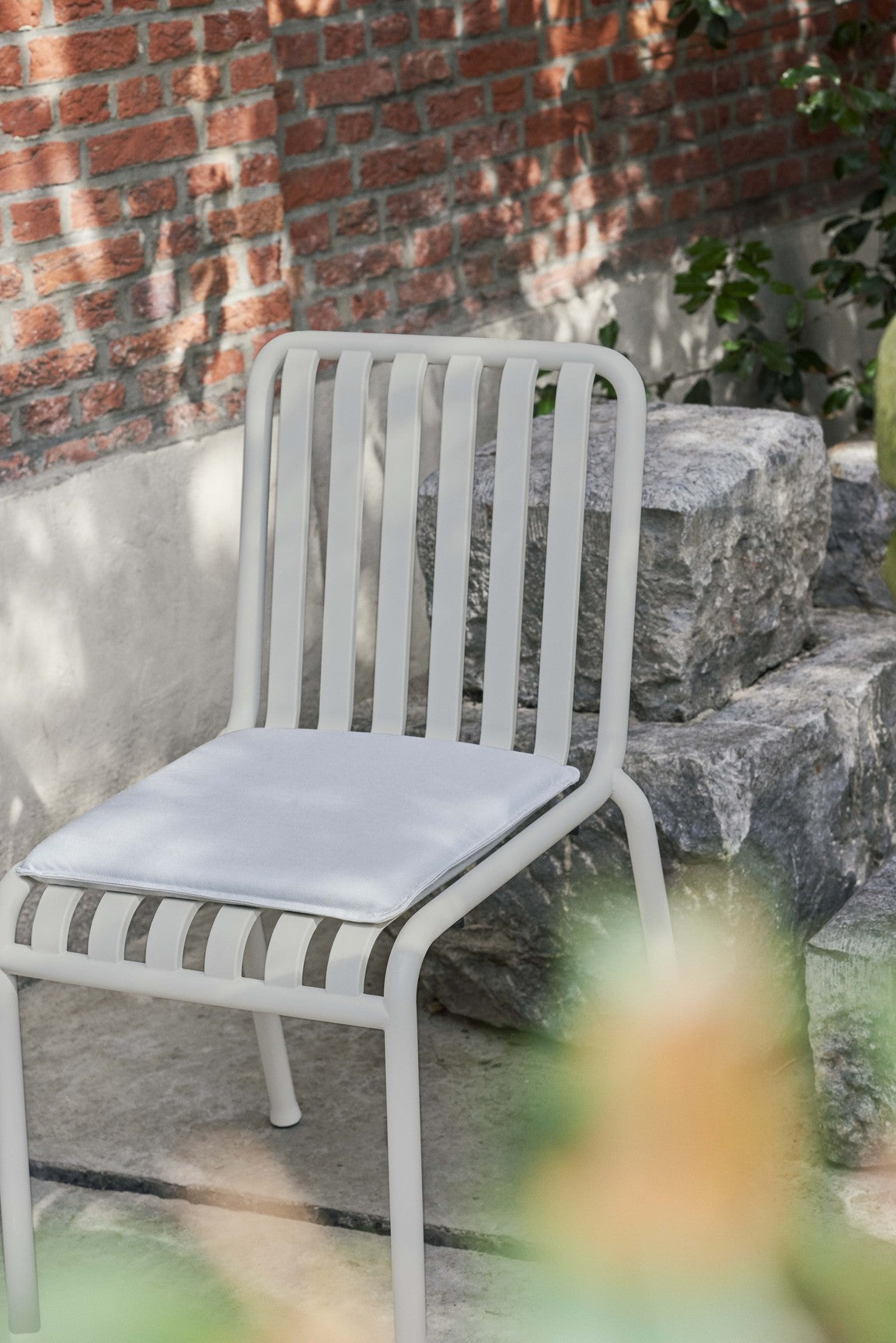 Chaises - Chaise empilable | Palissade - HAY