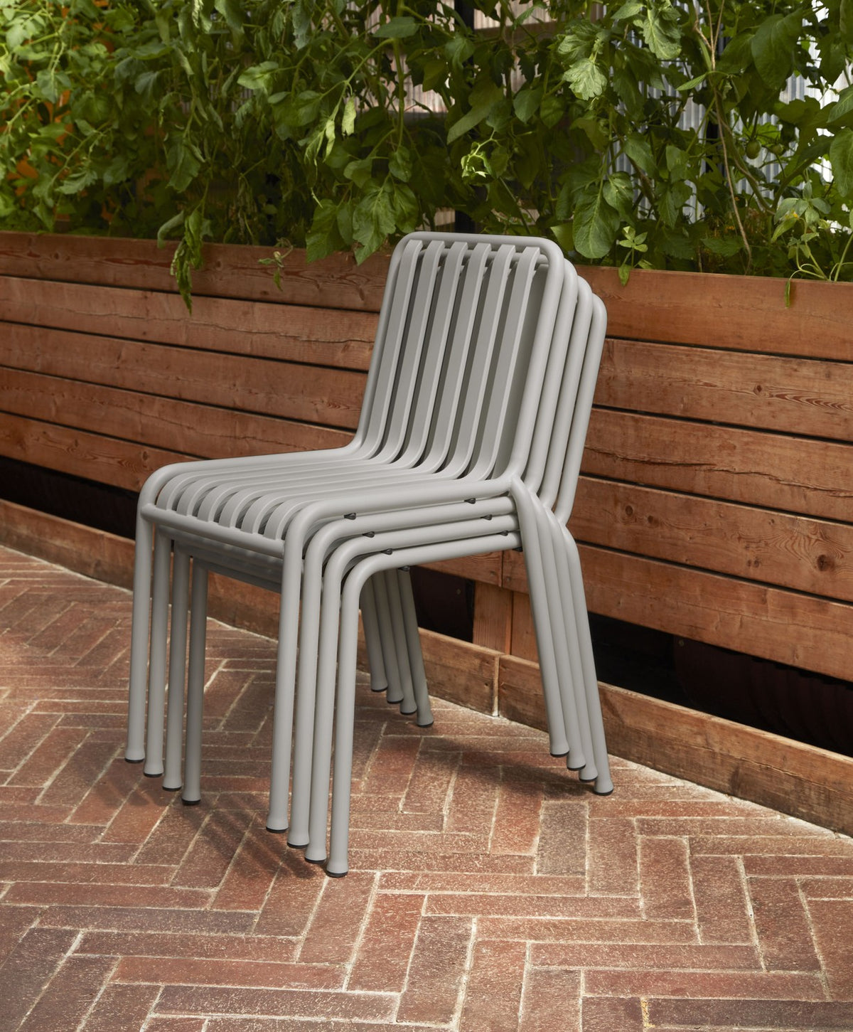Chaises - Chaise empilable | Palissade - HAY