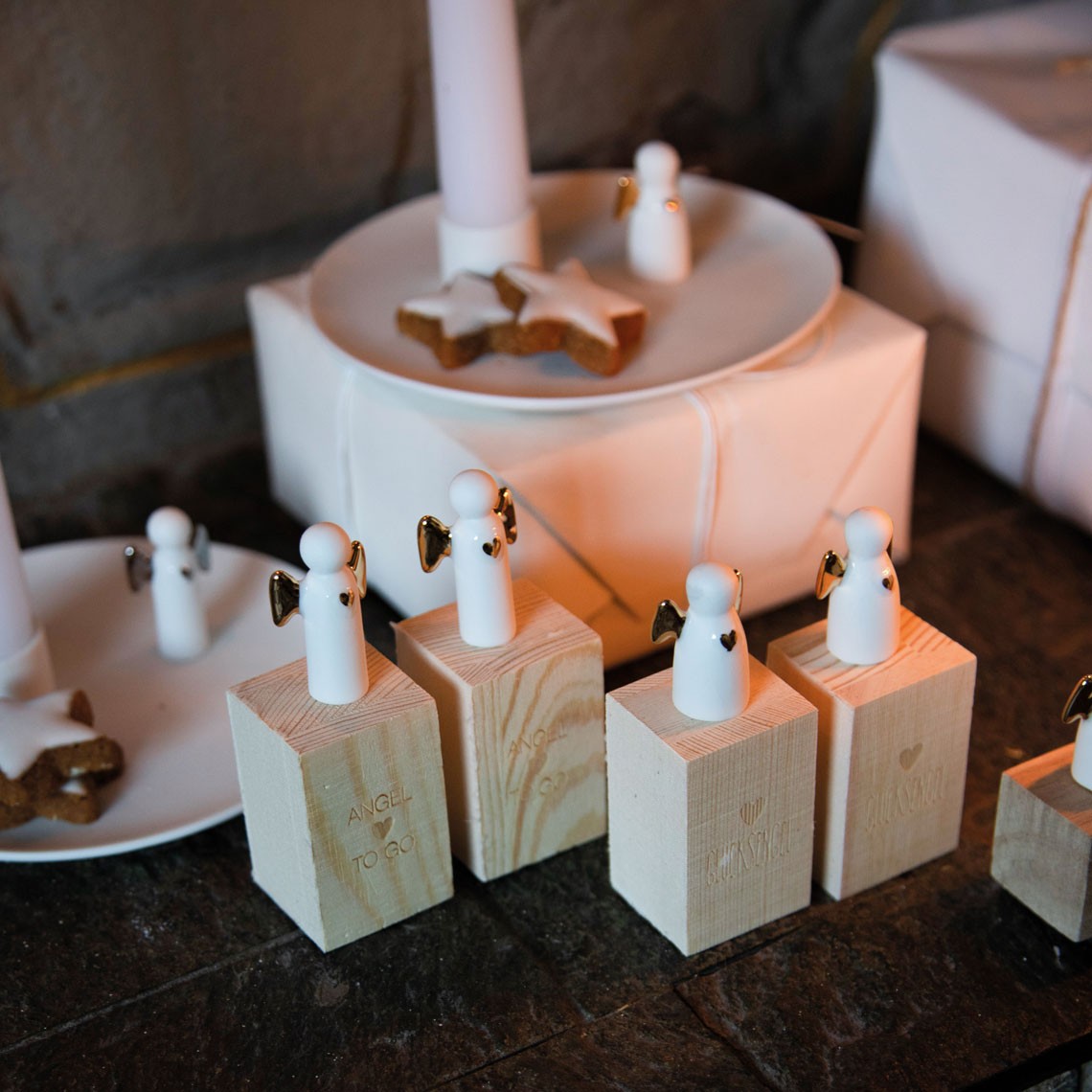 Décorations de Noël - Petit ange en porcelaine avec sa boîte en bois - Räder