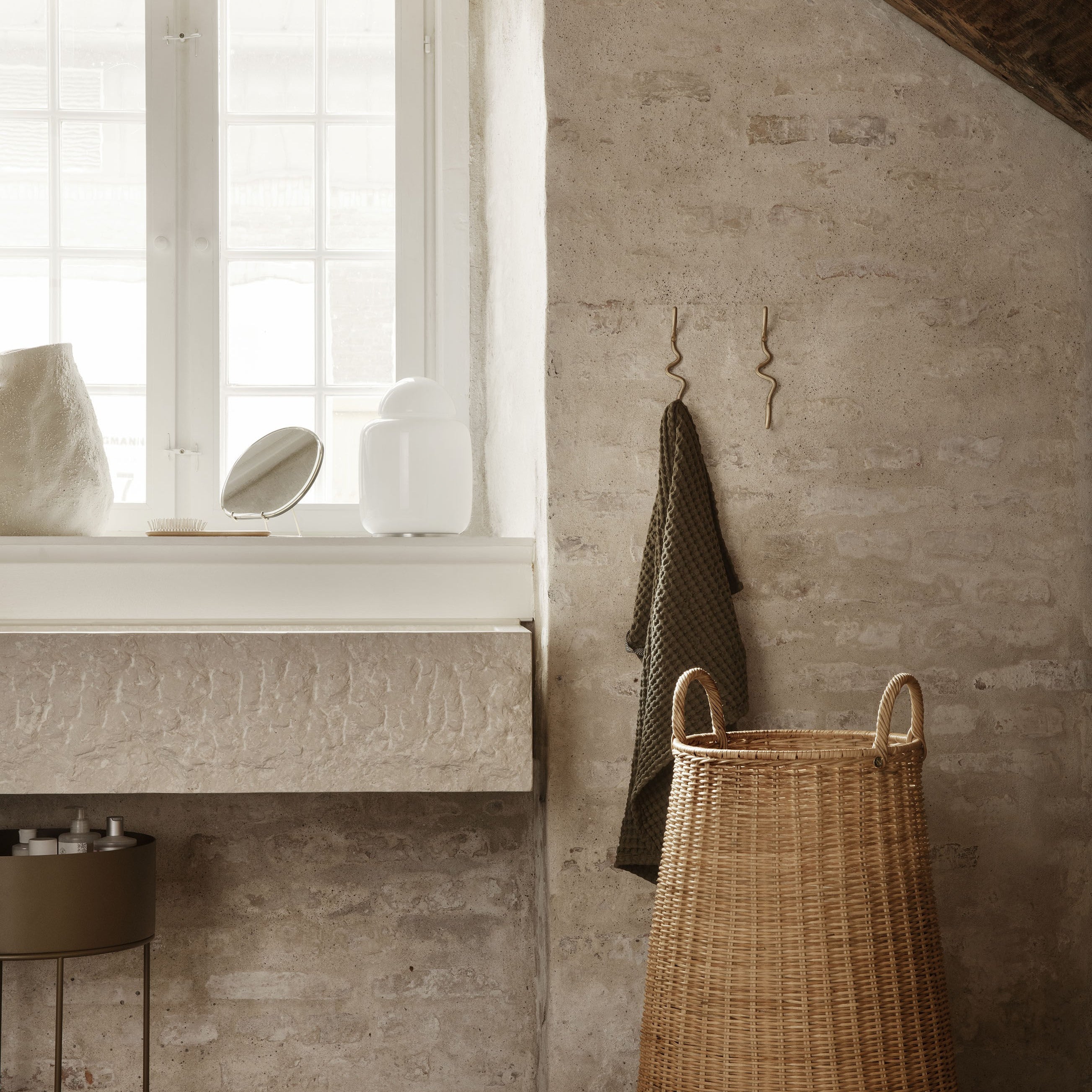 Portemanteaux & patères - Patère en laiton | Curvature - Ferm Living