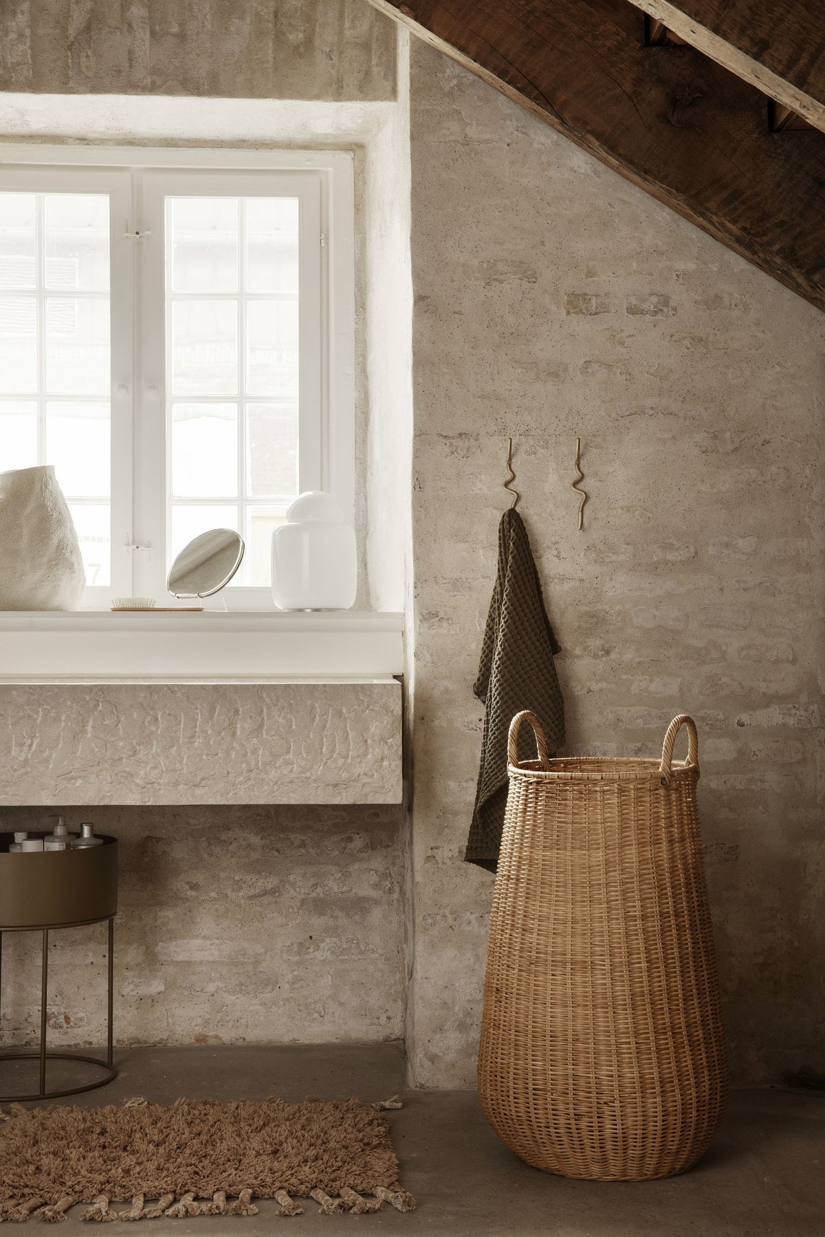 Portemanteaux & patères - Patère en laiton | Curvature - Ferm Living