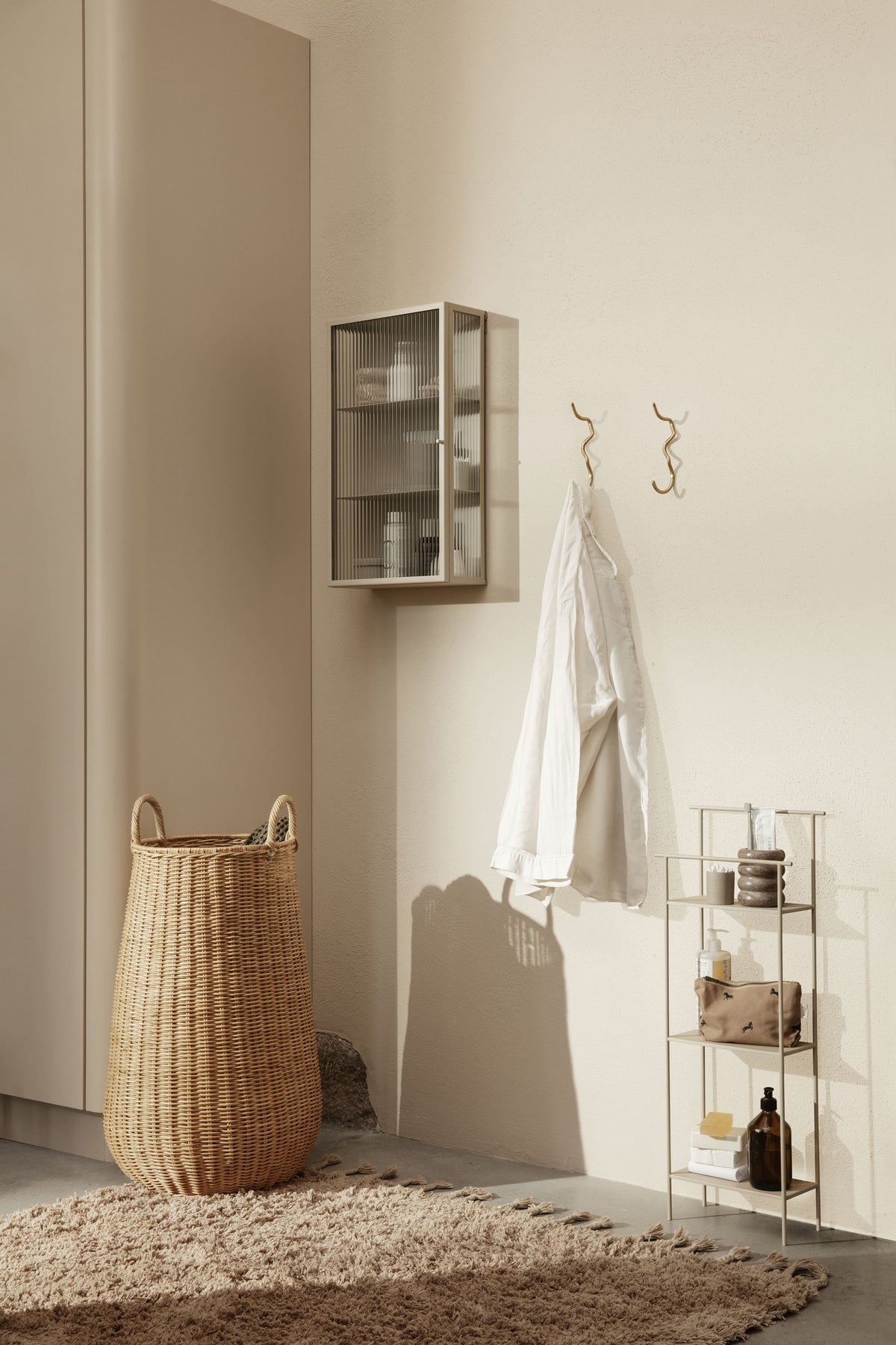 Portemanteaux & patères - Patère en laiton | Curvature - Ferm Living