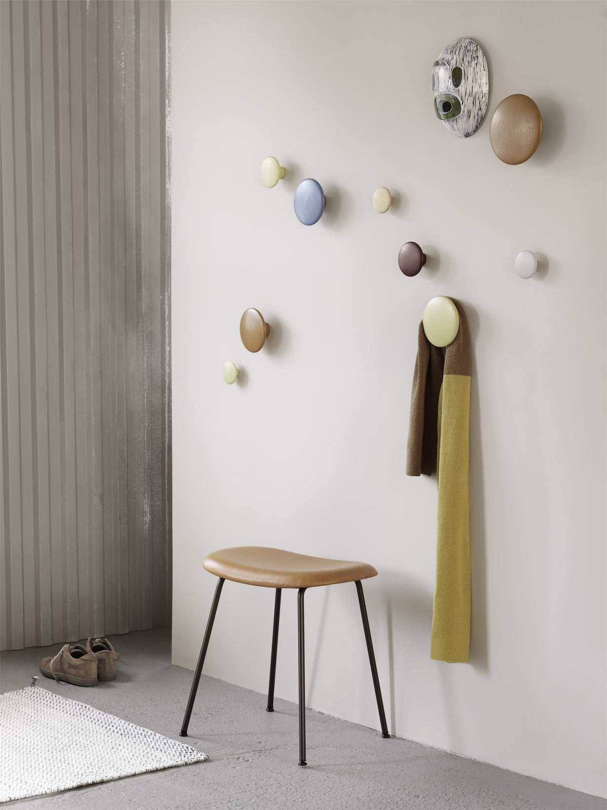 Portemanteaux & patères - Patère Large | The Dots Wood | Ø 17 cm - Muuto