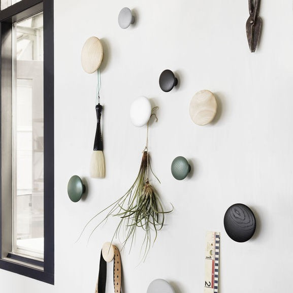 Portemanteaux & patères - Patère Small | The Dots Wood | Ø 9 cm - Muuto