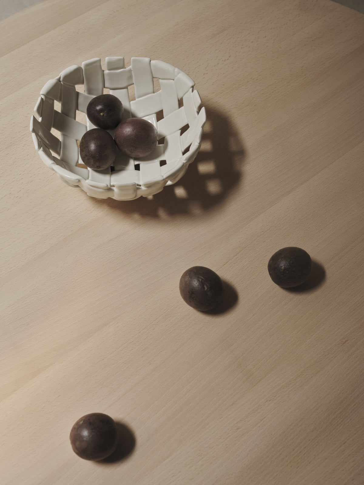 Vide-poches et plateaux - Coupe à fruits | Plait céramique - Tressé main | Ø 30 - Ferm Living