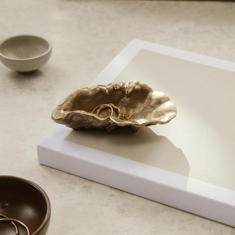 Vide-poches et plateaux - Vide poche en laiton Oyster Bowl - Ferm Living