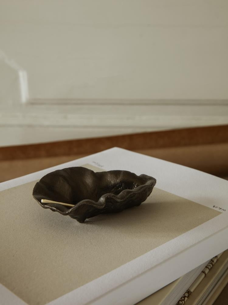 Vide-poches et plateaux - Vide poche en laiton Oyster Bowl - Ferm Living